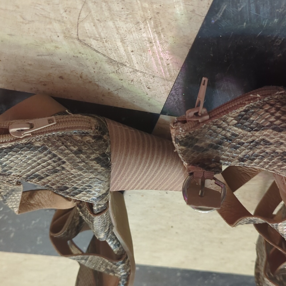 Heels - Picture 4 of 4